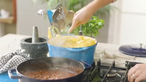 Appropriate amount of pasta, appropriate amount of minced meat,