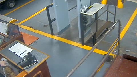 3205LHOBBACStLoadingDock_2021-01-06_16h19min50s910ms.mp4