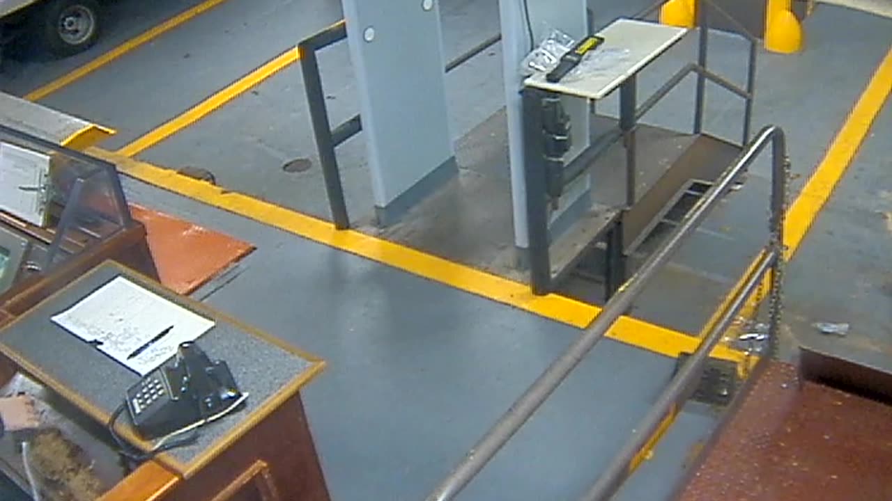 3205LHOBBACStLoadingDock_2021-01-06_16h19min50s910ms.mp4