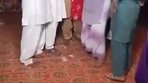 Hamare la ke mein mujra ho raha hai dekho