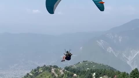 Paragliding, landing