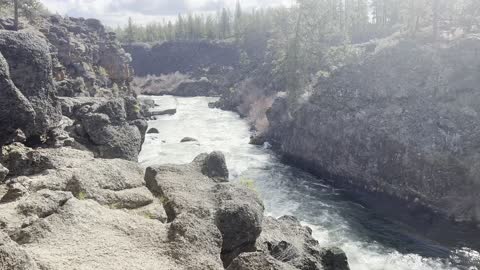 ENJOY the Peace & Quiet of Dillon Falls Metamorphic Canyon – Deschutes River – 4K