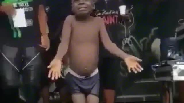 Funny Nigerian kid Dancing