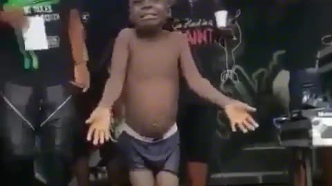 Funny Nigerian kid Dancing