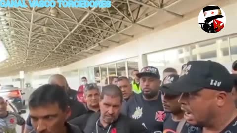 PROTESTO NO EMBARQUE DO VASCO PARA CHAPECÓ COBRANÇA