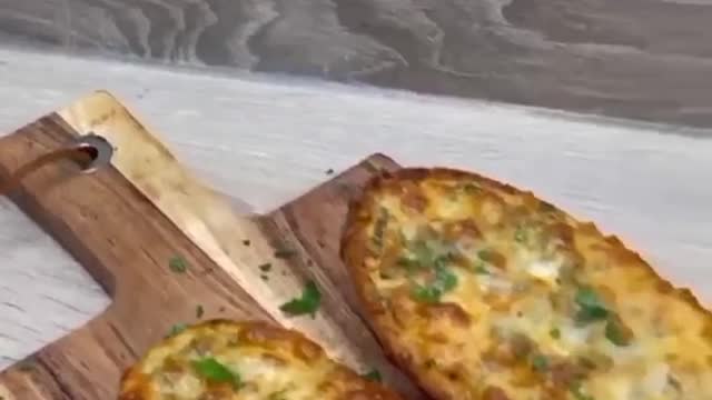 Tasty garlic bread 🤤🤤 Would you eat this??
