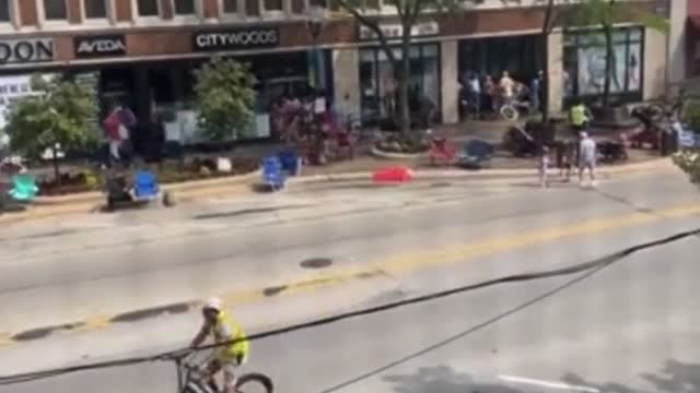 Video shows panic and heavy gunfire at 4th of July parade in Highland Park, Illinois