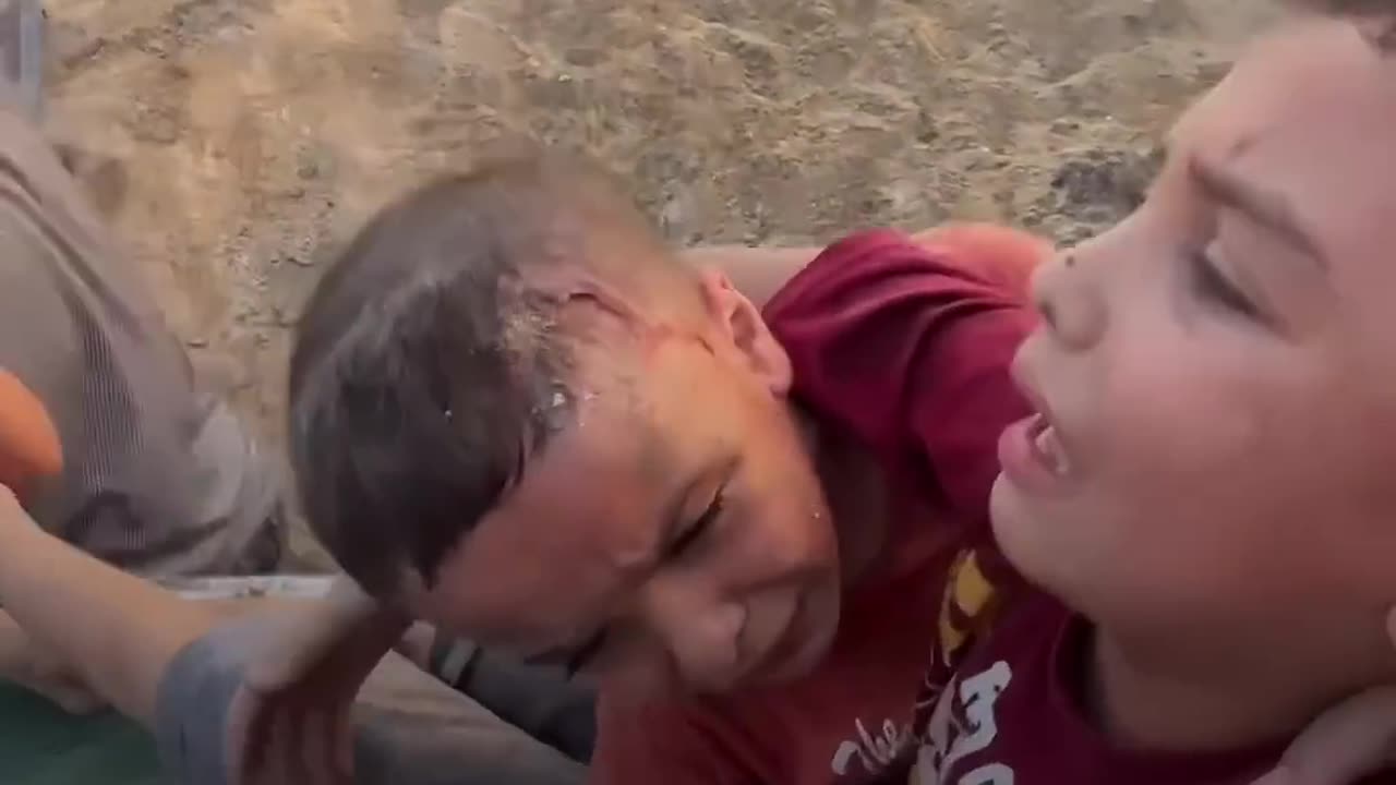 Palestinian brothers from Gaza thank paramedics for their rescue