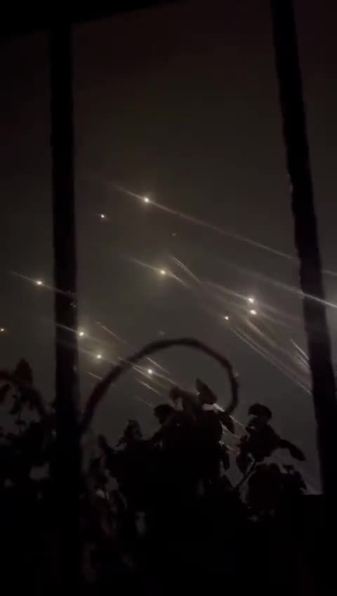 Hamas ataca Tel Aviv em retaliação ao bombardeio de torre em Gaza