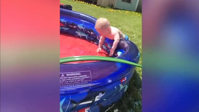Baby playing in pool - Funny video