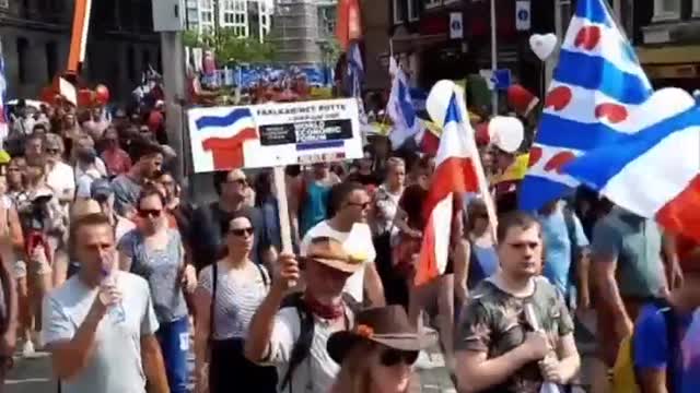 A Tsunami of Dutch Citizens Flood the Streets of Amsterdam in Solidarity With the Farmers