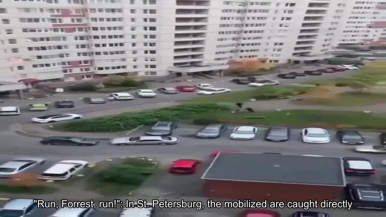 "Run, Forrest, run!": In St. Petersburg, the mobilized are caught right on the street