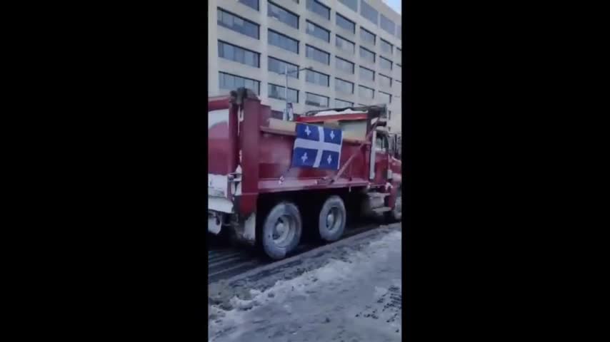 Des camions, des camions et encore des camions dans la ville de Québec.