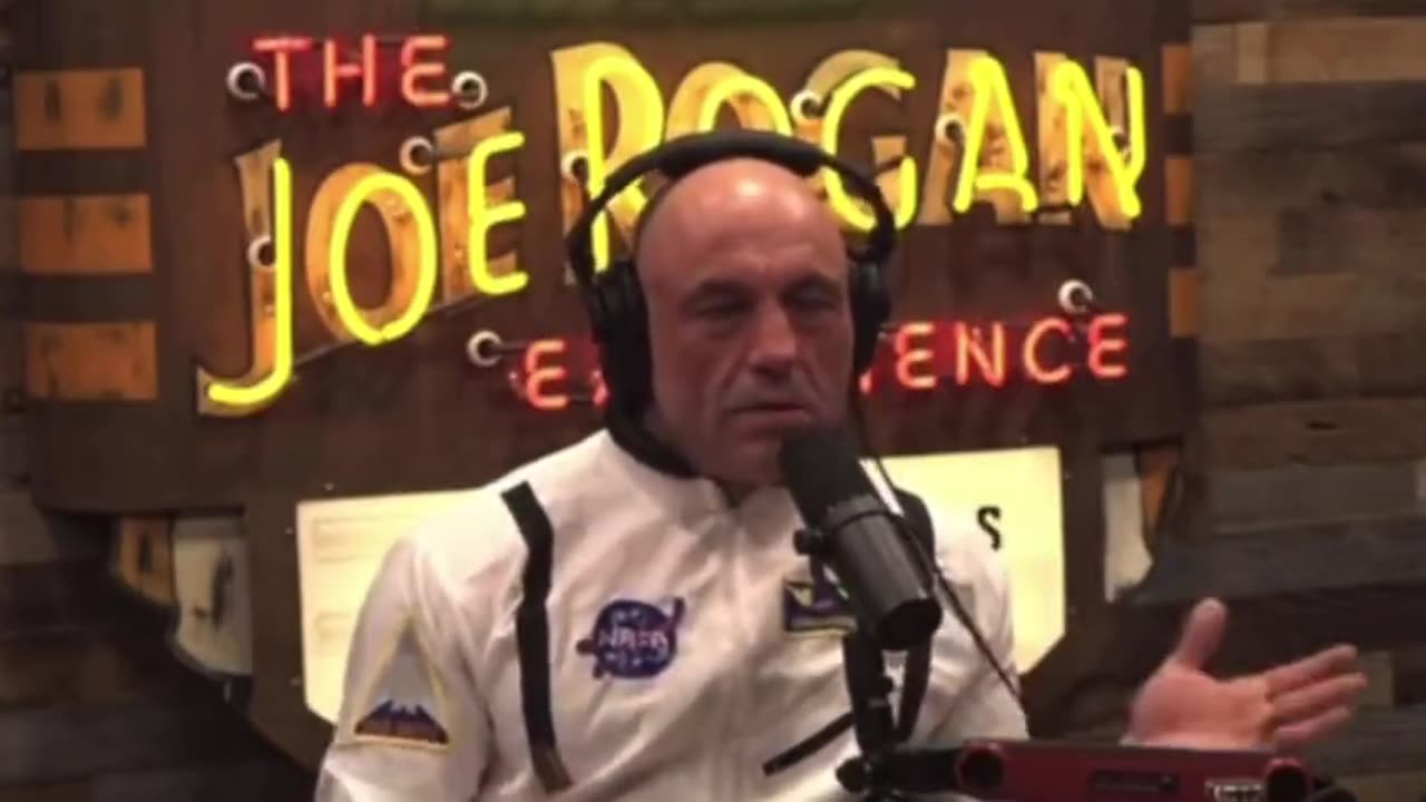 Joe Rogan: STOP DYING! The best answer any politician has ever given.