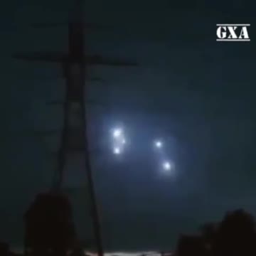 UFOs CHARIOTS OF GOD ANGELS ILLUMINATED HOVERING IN ONE FORMATION🕎Psalms 68:17”The chariots of God“