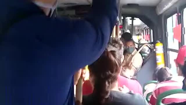Ciudadanos denuncian aglomeraciones en Metrolínea, este lunes