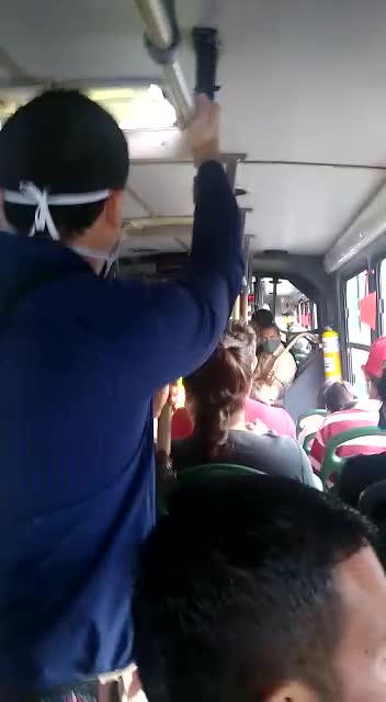 Ciudadanos denuncian aglomeraciones en Metrolínea, este lunes