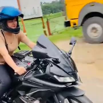 Bike Driver Girl #shorts #shortsfeed #shortsvideo #shortsvideovira