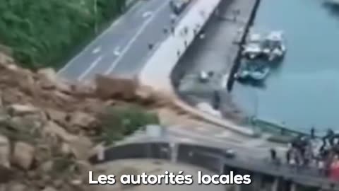 Un impressionnant glissement de terrain filmé en direct à Taïwan !