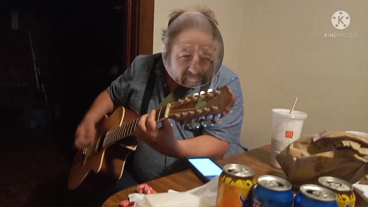 Buckeye Ray singing his ❤ out! 😄😁😆