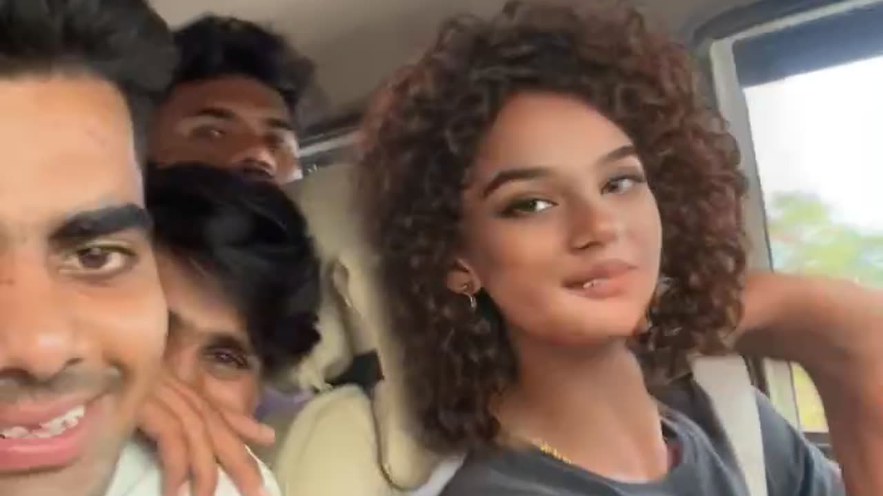Funny video for your time pass ke liye h