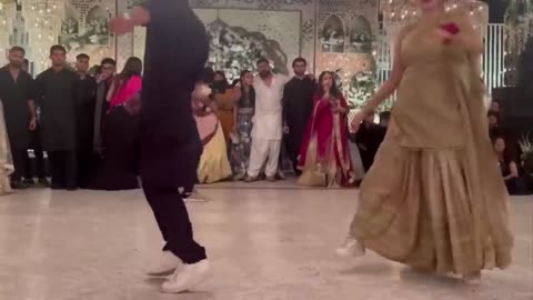 Hania amir dance