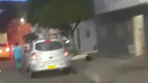 Video: Se desató un poderoso incendio en el barrio Girardot de Bucaramanga