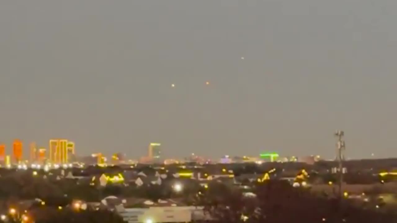 4 or more UAP UFO seen hovering above the city Fort Worth,TX USA