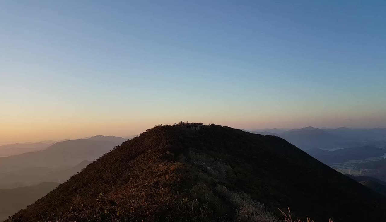 The beautiful scenery from the top of the mountain.