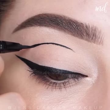Graphic liner with a little bit of glitter in there!