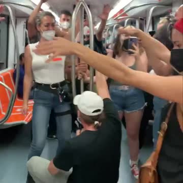 Togliete le museruola! Coraggio! tornate a vivere. .