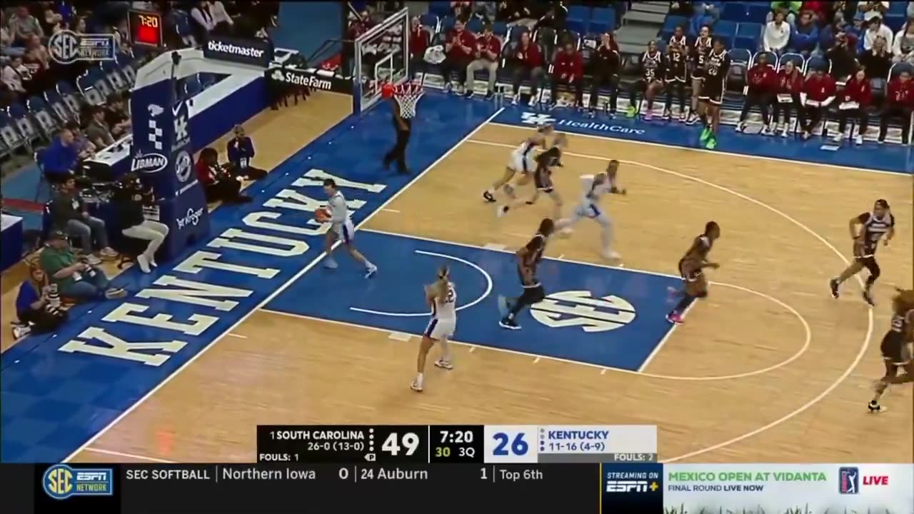 March Madness NCAA | HORRIBLE ACTION! Amazing team play by GamecockWBB! | NCAAWBB