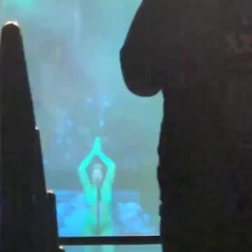 Tove Lo Concert Crowd Clap