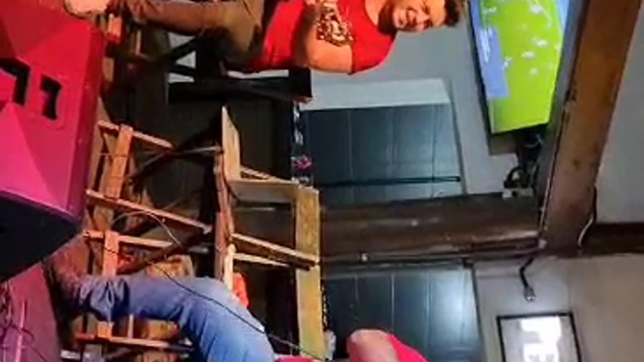 Hungria canta em barzinho em VG 2