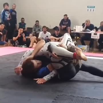 JIU-JITSU WHO PRACTICES LOVES