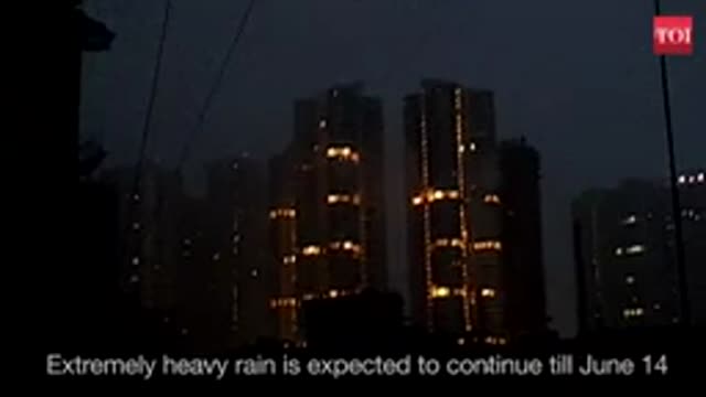 Whatch. Heavy rain lashes Mumbai Suburbs