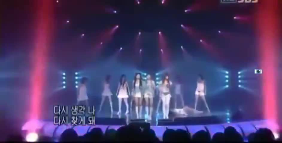Korean Dancer COLLAPSES On Stage But The Show Goes On [Let's all pretend it didn't happen]