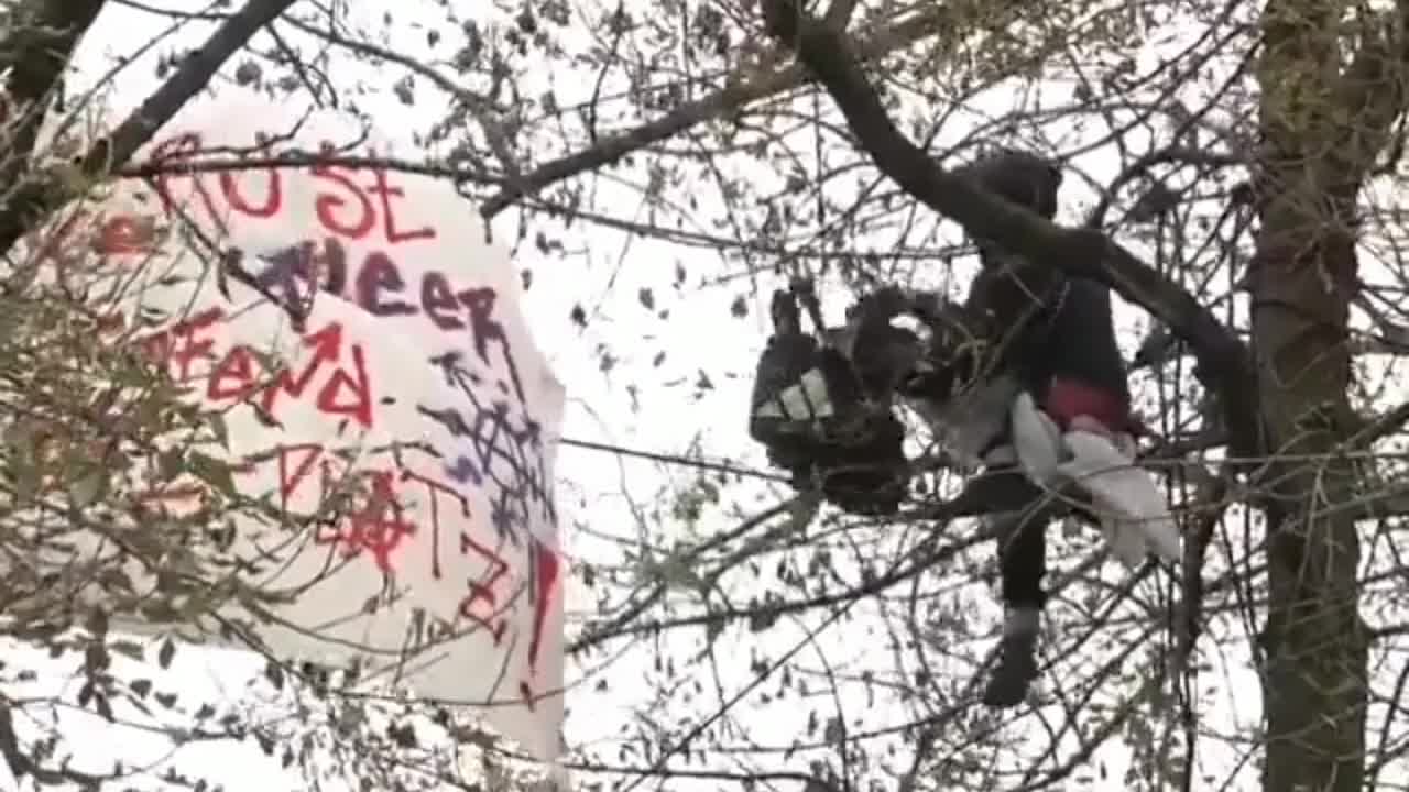 Rioters attacked police with bottles at the antifa direct action on Friday in Berlin