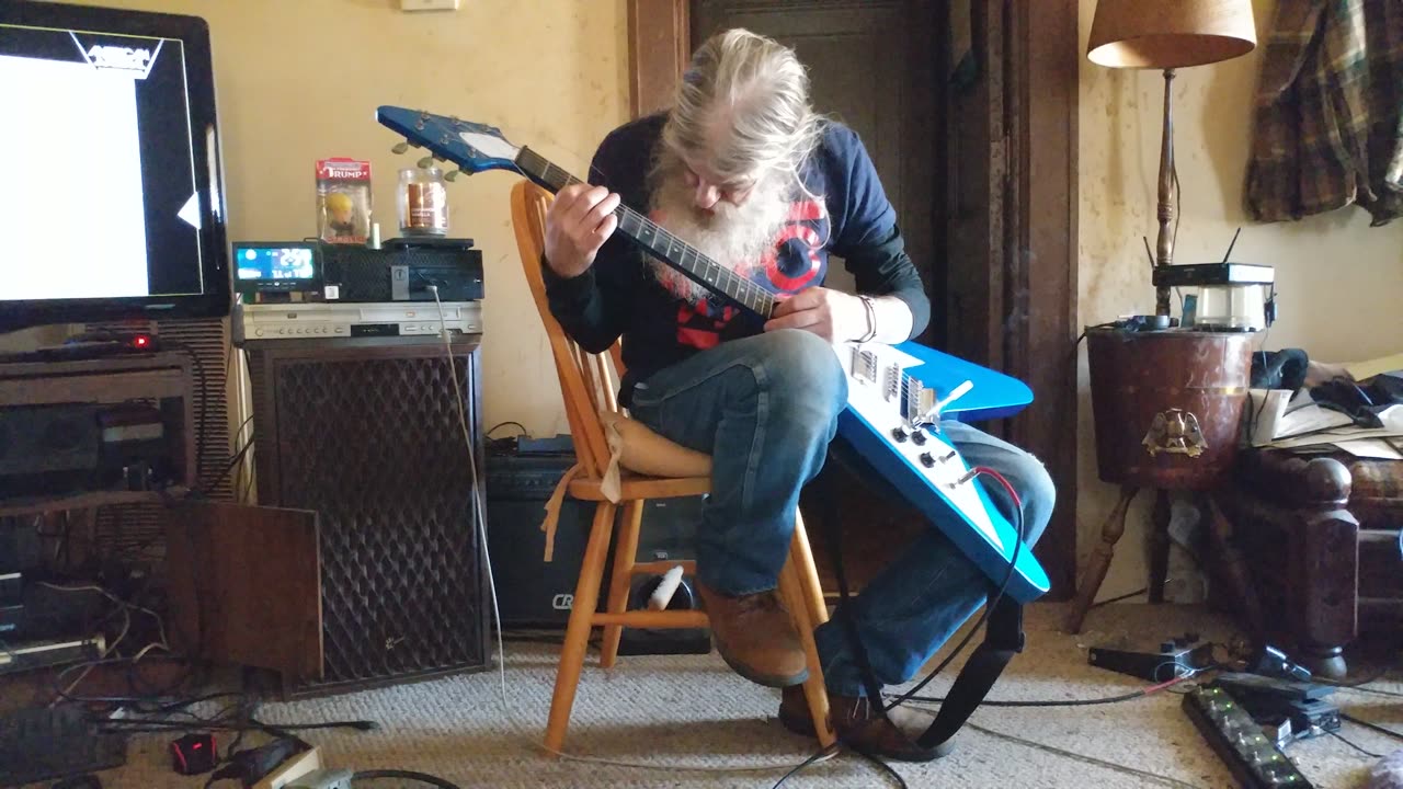 The Old Fart got a new guitar, a shame he sucks...