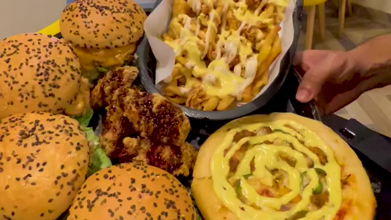 NORTH NAZIMABAD KA BURGER PLATTER 🍔🍕 #streetfood #pakistan