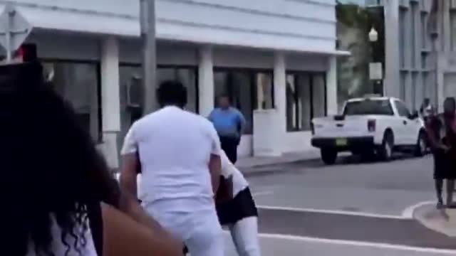 2021 Miami Spring Break - Blacks Twerking as Another Black Chased For Not Paying Bill