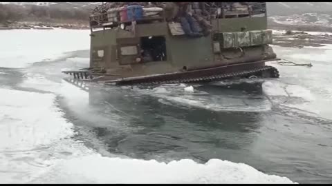 Snow vehicle
