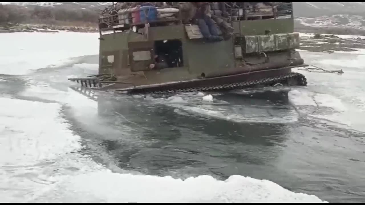 Snow vehicle