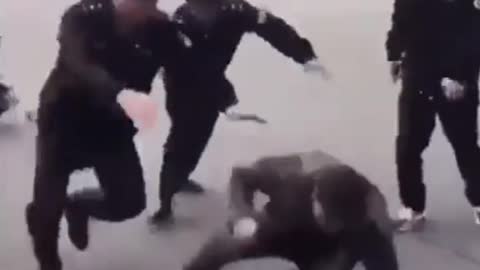 20220323 這個國家的警察，平常就是這樣執法！