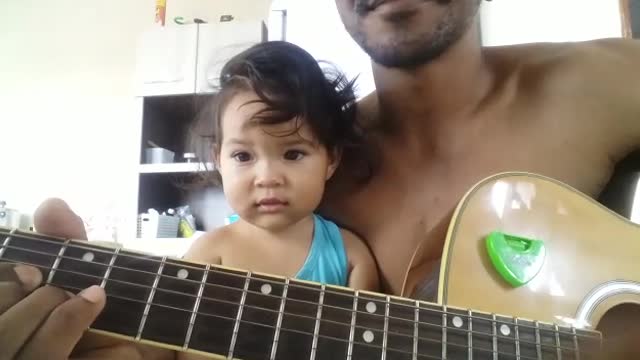 look at the face she made when she saw me play guitar