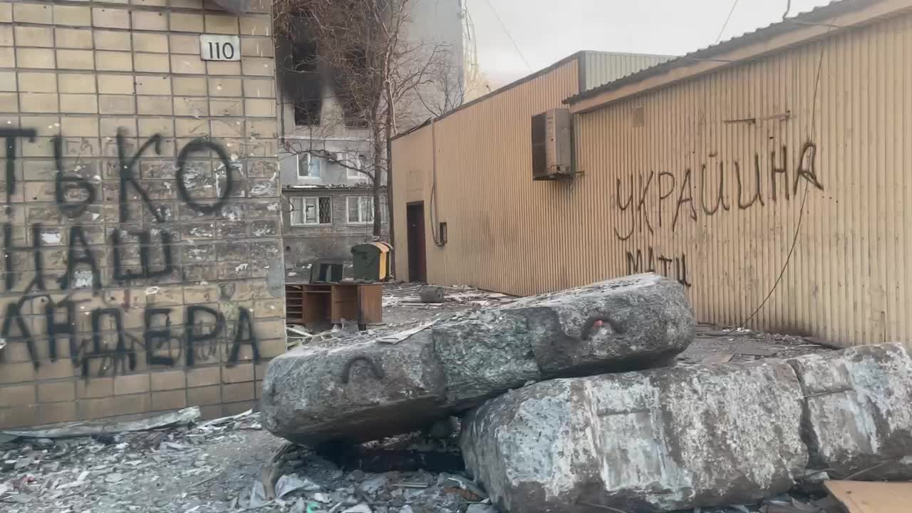 Mariupol. Graves, graffiti.