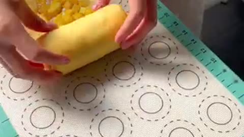 Mango Crepe Roll