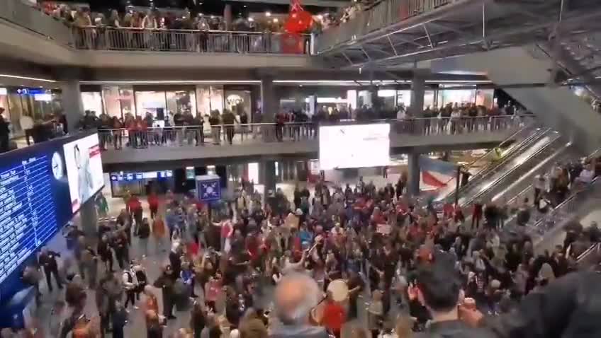 Crowds STORM main railway station in Bern to protest Swiss Covid passport