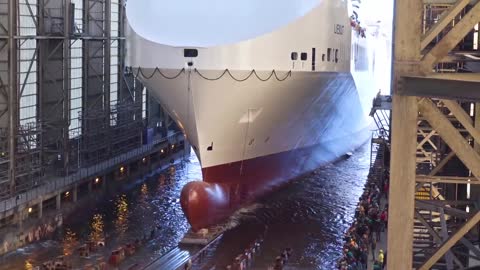 Ship Launch | 10 Awesome Waves, FAILS and CLOSE CALLS