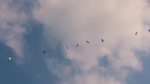 Starlink satellite train seen in the sky low pass Elon Musk